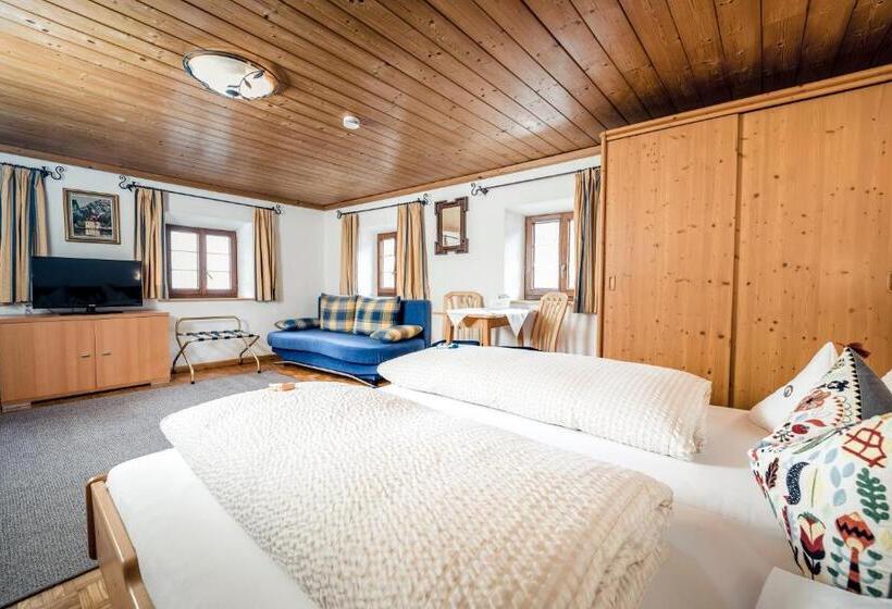 اتاق استاندارد سه تخته با سرویس بهداشتی مشترک, Pension Der Steinbock   Das 300 Jahre Alte Bauernhaus   Tirol