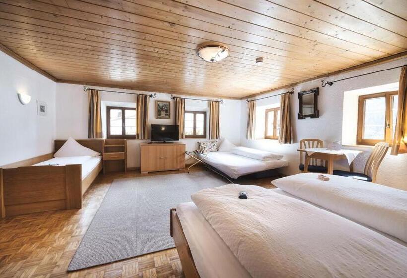 اتاق استاندارد سه تخته با سرویس بهداشتی مشترک, Pension Der Steinbock   Das 300 Jahre Alte Bauernhaus   Tirol