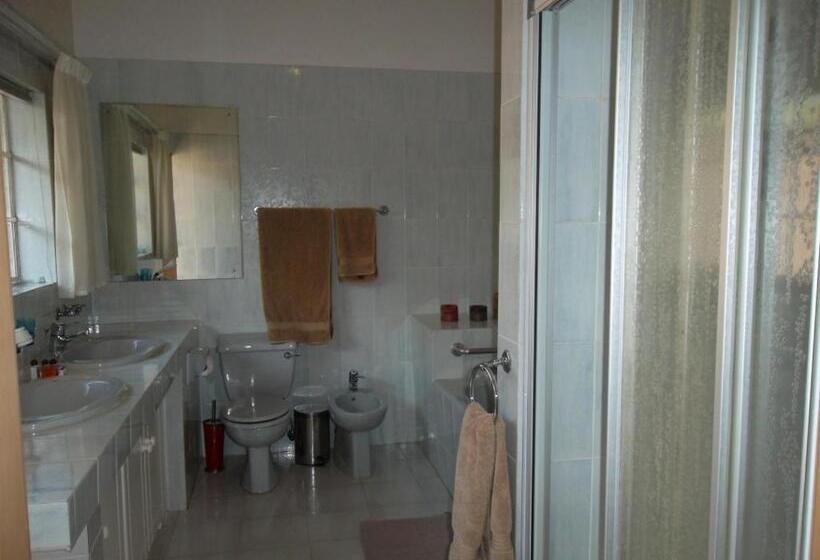 スタンダードルーム, Ku De Ta B&b