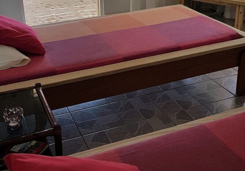 Номер Стандарт Вид на Сад, The Islander's Inn