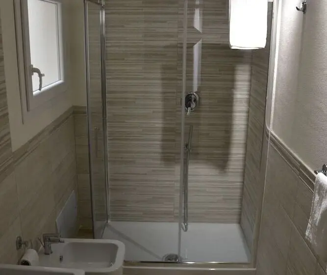 اتاق لوکس سه تخته, B&b Stella Maris Trapani Centro