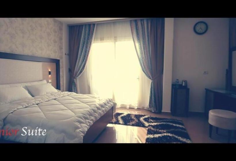 سوییت سوپریور, Dolphin Ras El Bar