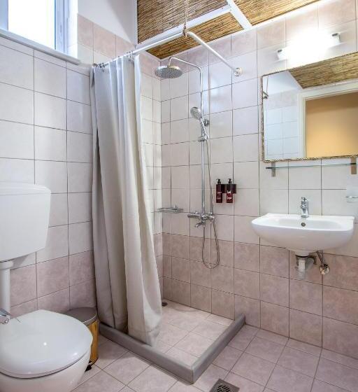 إستوديو قياسى مطلّ علي الحديقة, Kanso Rooms