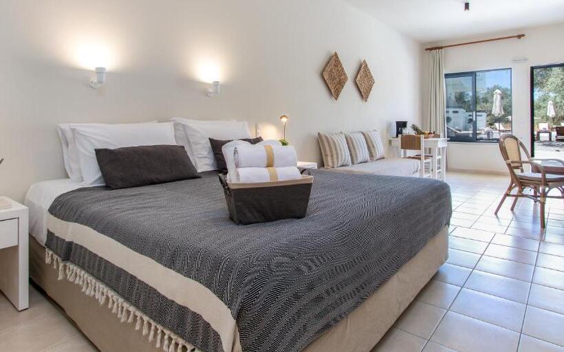 إستوديو قياسى مطلّ علي الحديقة, Kanso Rooms