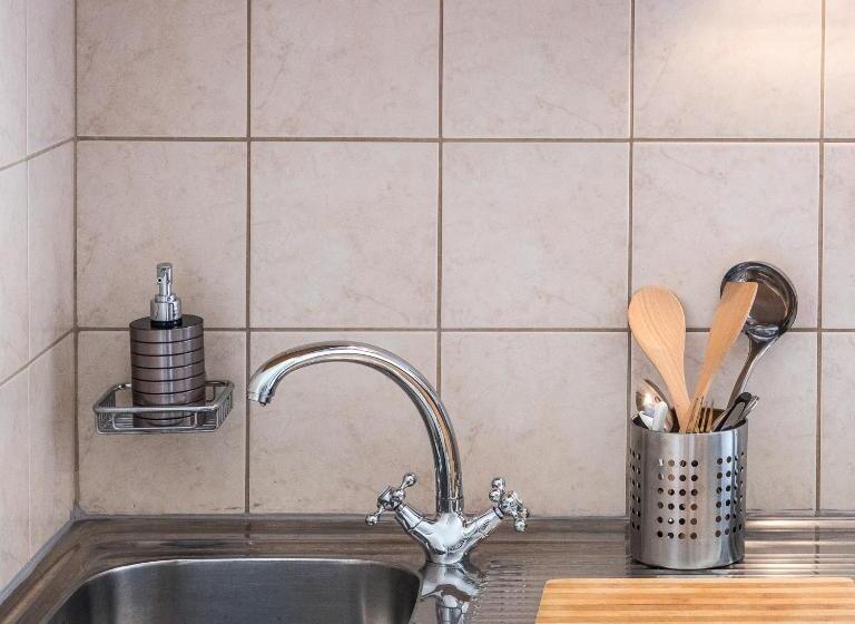 إستديو قياسى مطل على حمام السباحة, Kanso Rooms