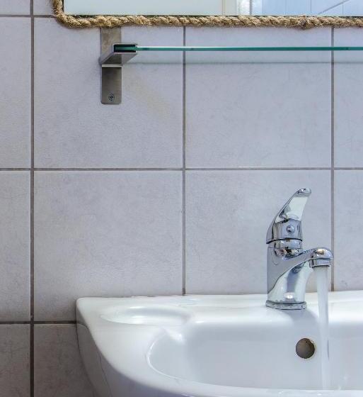 إستديو قياسى مطل على حمام السباحة, Kanso Rooms