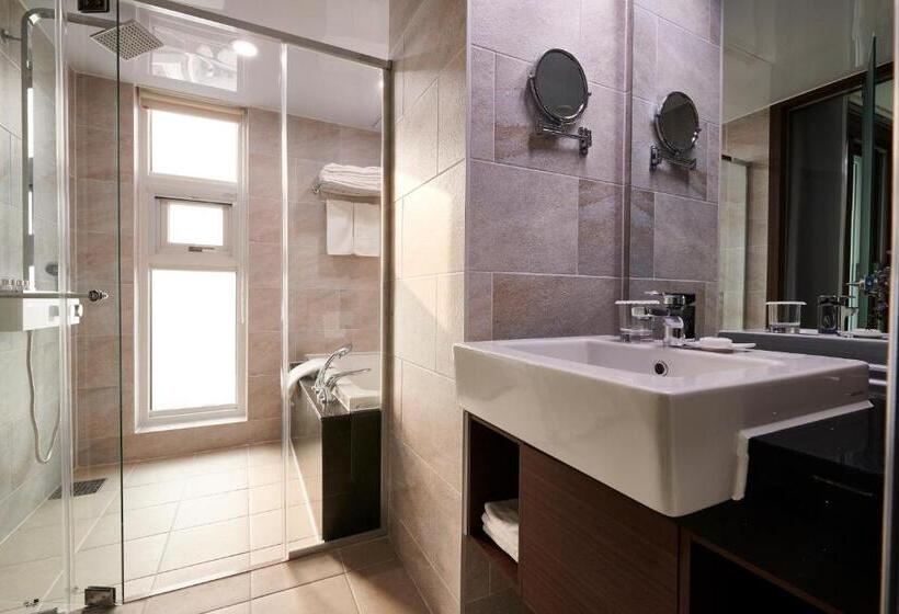 סוויטה עם ג'קוזי, New Raon Stay