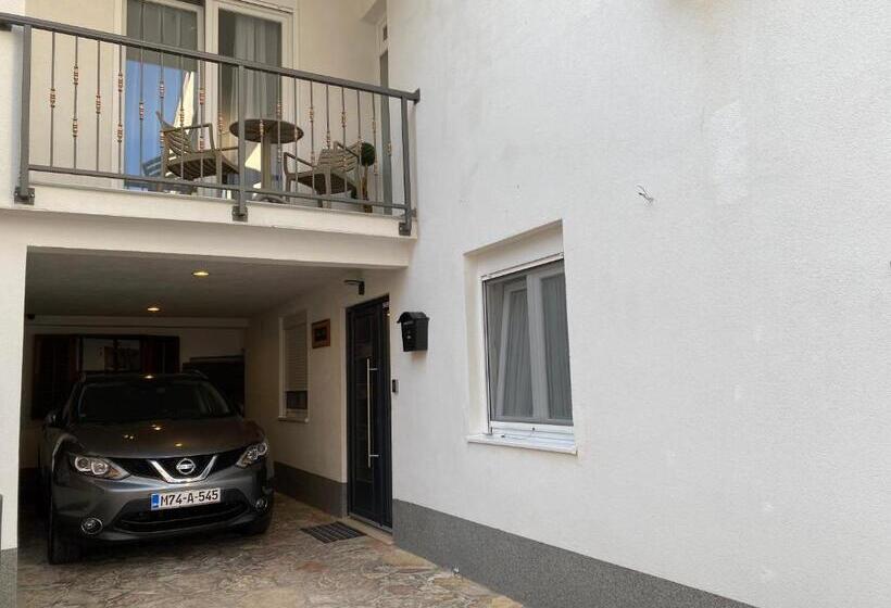 استودیوی استاندارد, Apartments & Rooms Mostar Story