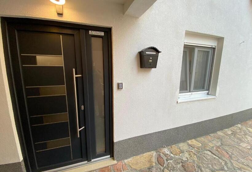 استودیو استاندارد با بالکن, Apartments & Rooms Mostar Story