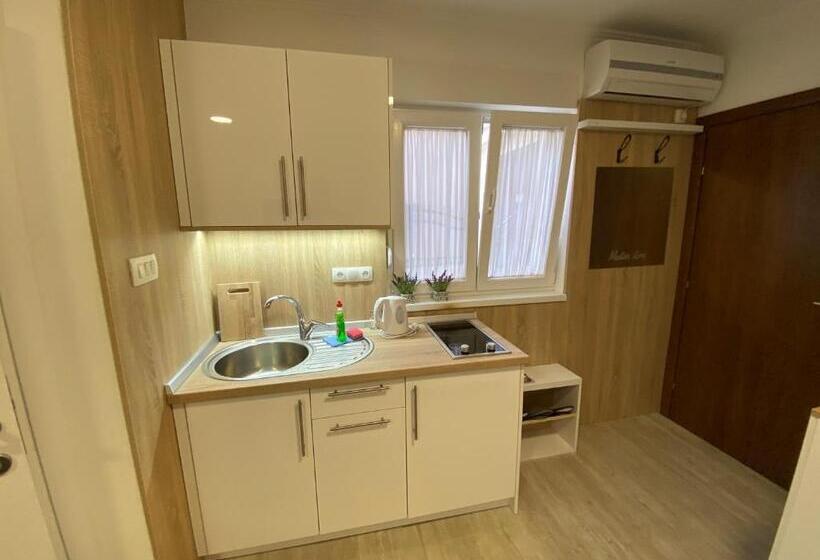 استودیوی استاندارد, Apartments & Rooms Mostar Story