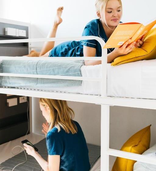 共用房间的床, The Village Cairns