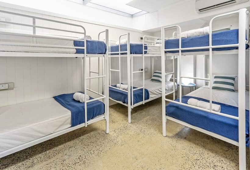 共用房间的床, The Village Cairns