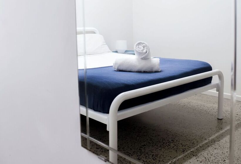 标准间, The Village Cairns