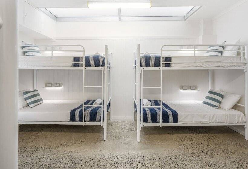 标准间, The Village Cairns