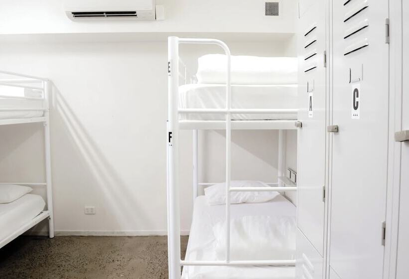 共用房间的床, The Village Cairns