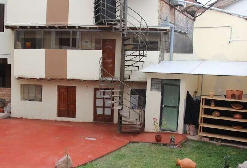 Standardrum, Andean Atoq Hostel