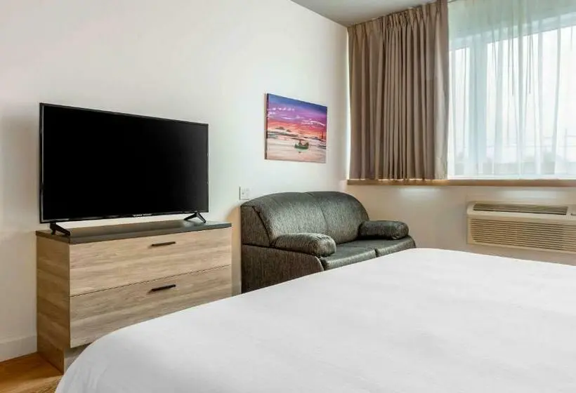 Standard Room King Size Bed, Rodeway Inn