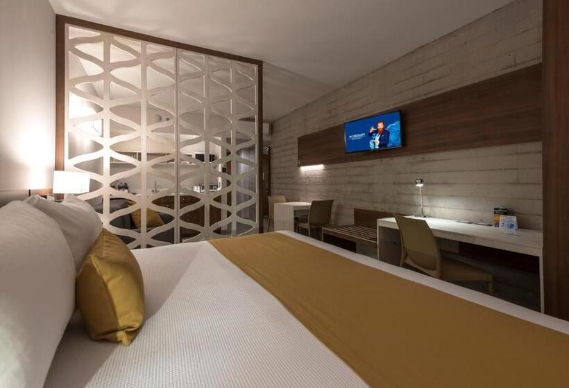 キングサイズベッドのスイートルーム, Microtel Inn & Suites By Wyndham Irapuato