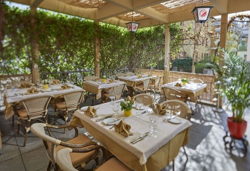 חדר אקונומי יחיד, Ambassador