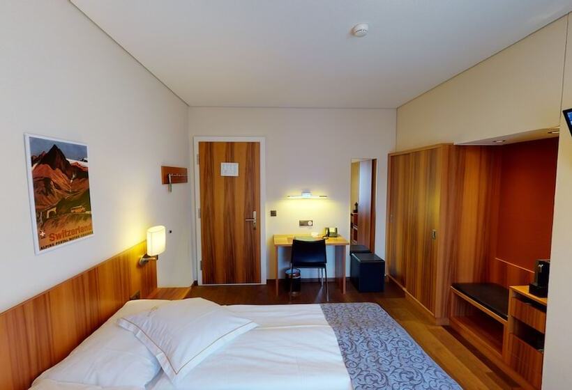 חדר סטנדרט, Ambassador