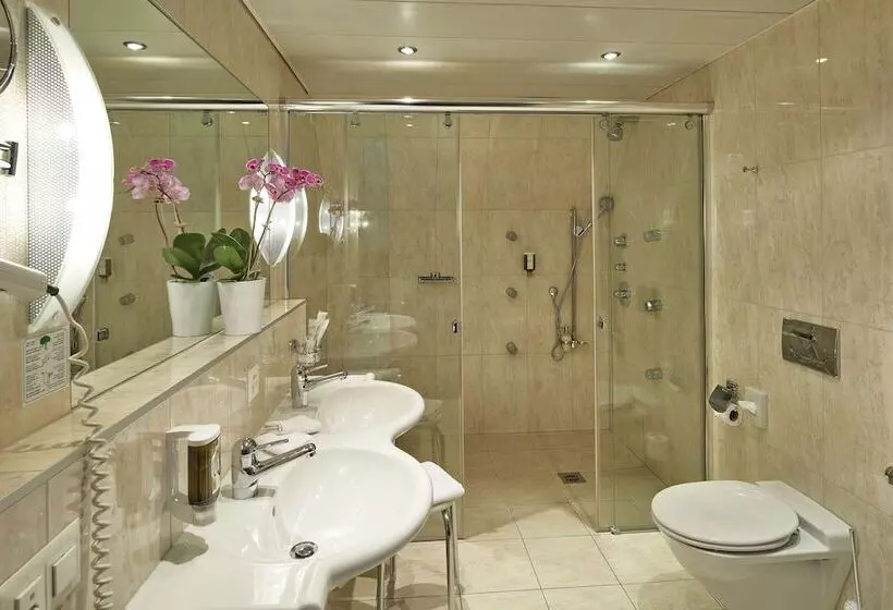 Junior Suite, Ambassador