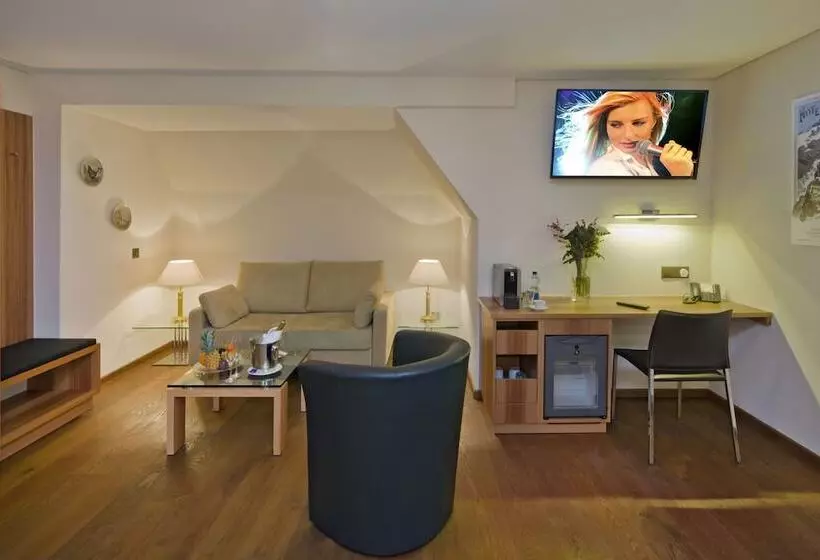 Junior Suite, Ambassador