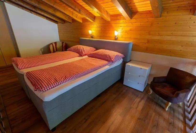 سوئیت جونیور با چشم‌انداز کوهستان, Chalet Hotel Beau Site