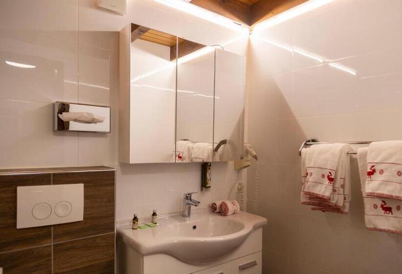 جناح جونيور مطل على الجبل, Chalet Hotel Beau Site