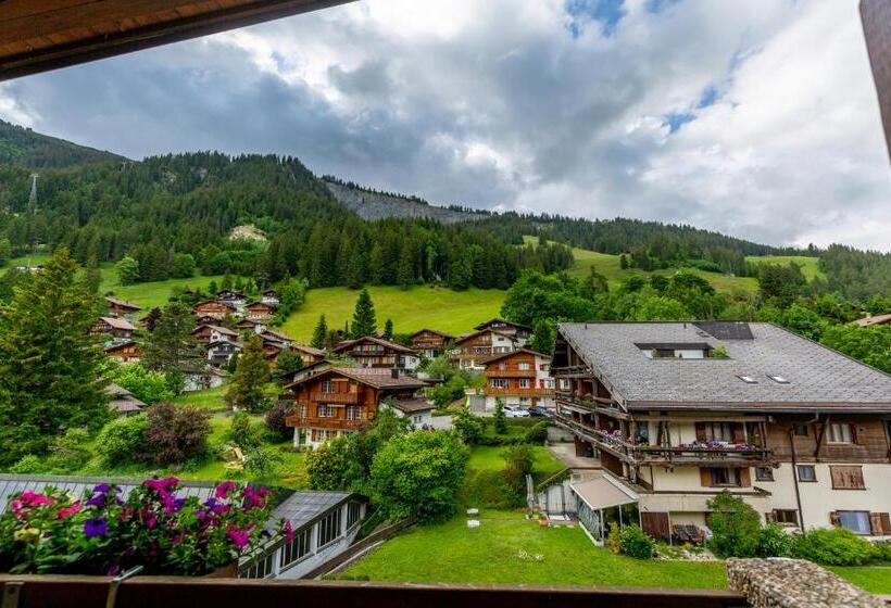 جناح جونيور مزوَّد بشرفة, Chalet Hotel Beau Site