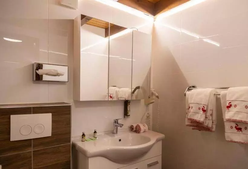 سوییت جونیور با بالکن, Chalet Hotel Beau Site