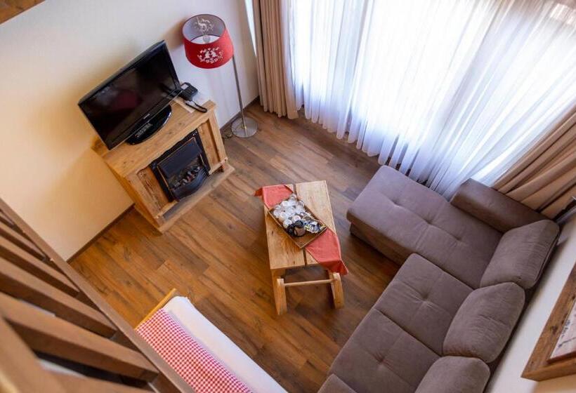 جناح جونيور مزوَّد بشرفة, Chalet Hotel Beau Site