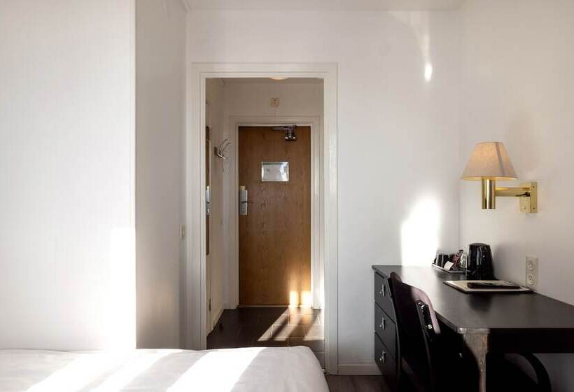 기본룸, Bishops Arms Mora