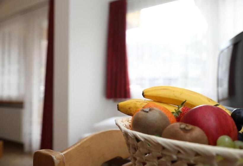 スタンダードトリプルルーム, Crystal Interlaken