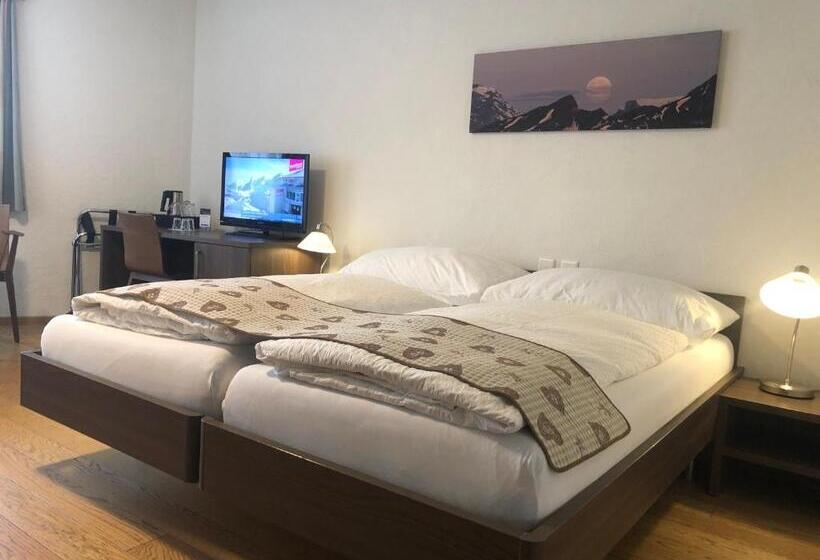 スタンダードトリプルルーム, Crystal Interlaken