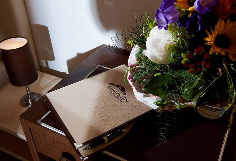 3 Bett Standardzimmer mit Ausblick, Jungfrau