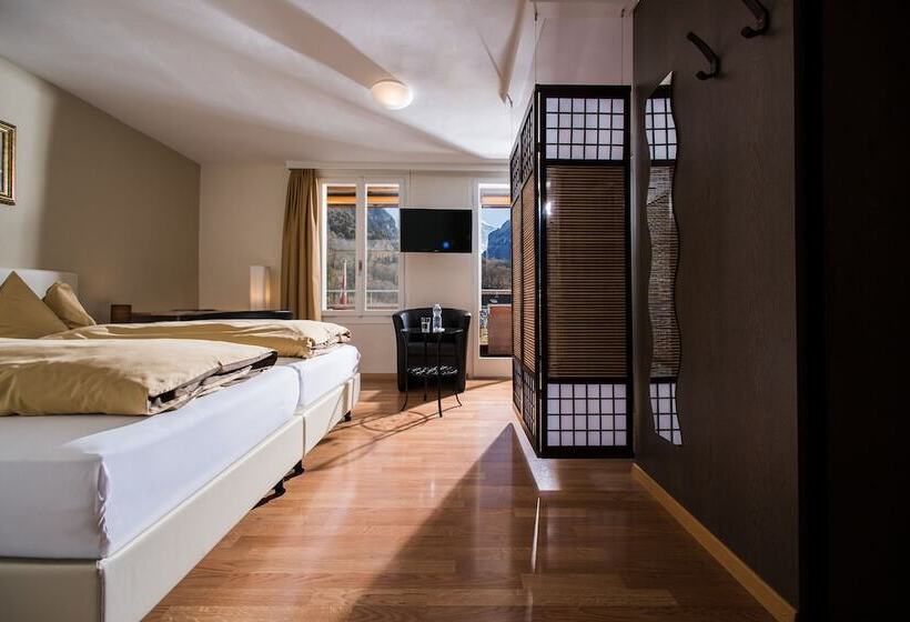 3 Bett Standardzimmer mit Ausblick, Jungfrau