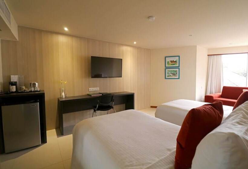 اتاق اجرایی, Torarica Resort