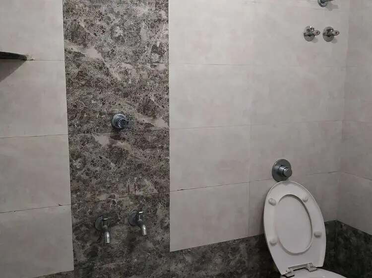 デラックスルーム, Iroomz Hotel Gananjaya   Hostel