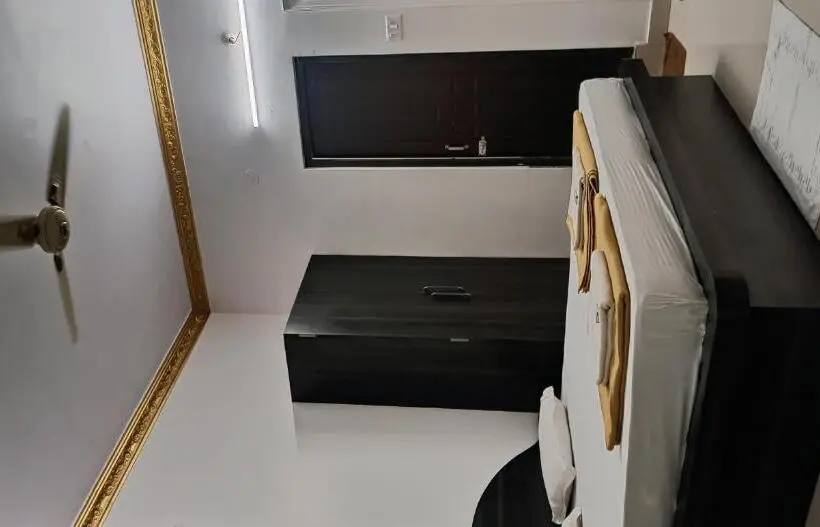 デラックスルーム, Iroomz Hotel Gananjaya   Hostel