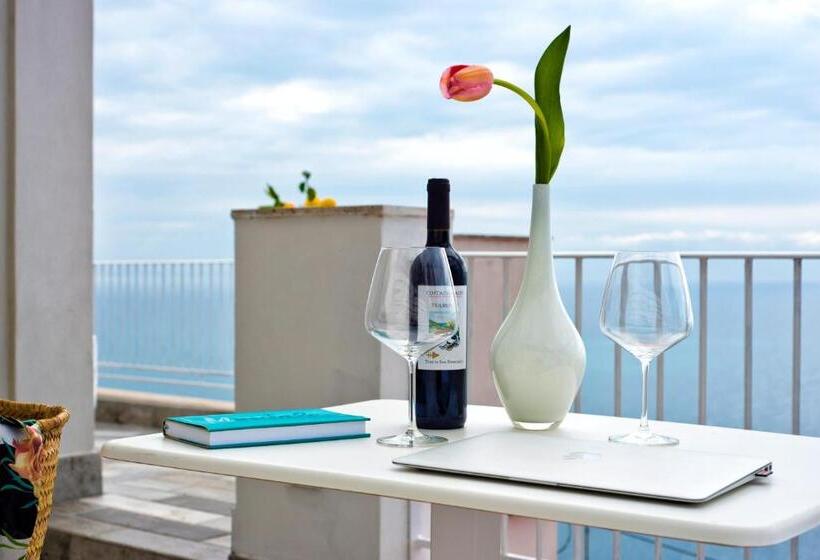 Номер Deluxe Вид на Море с Балконом, Villa Orleans