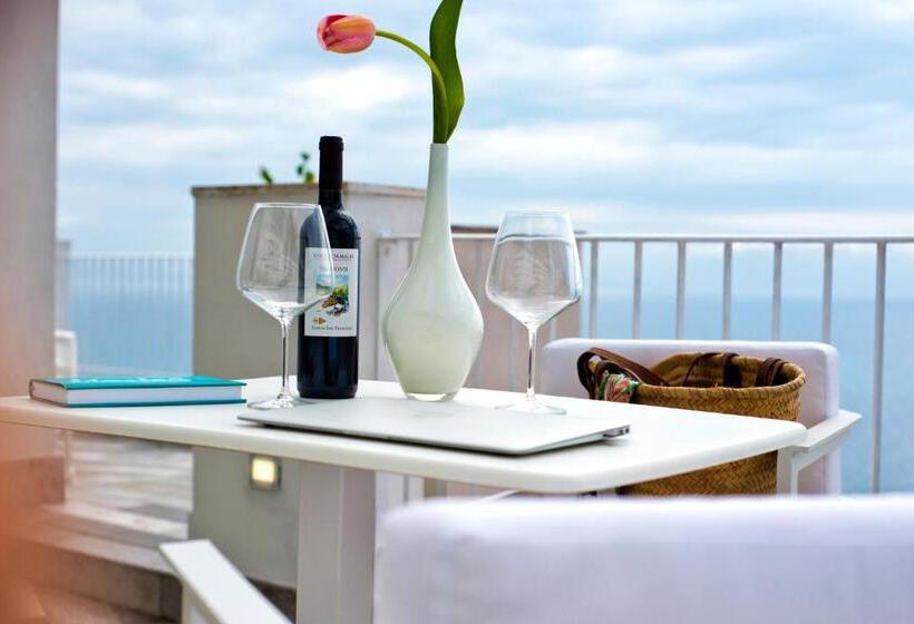 Номер Deluxe Вид на Море с Балконом, Villa Orleans