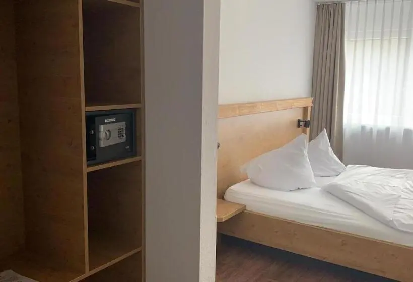 デラックスの４人部屋, Forsthof