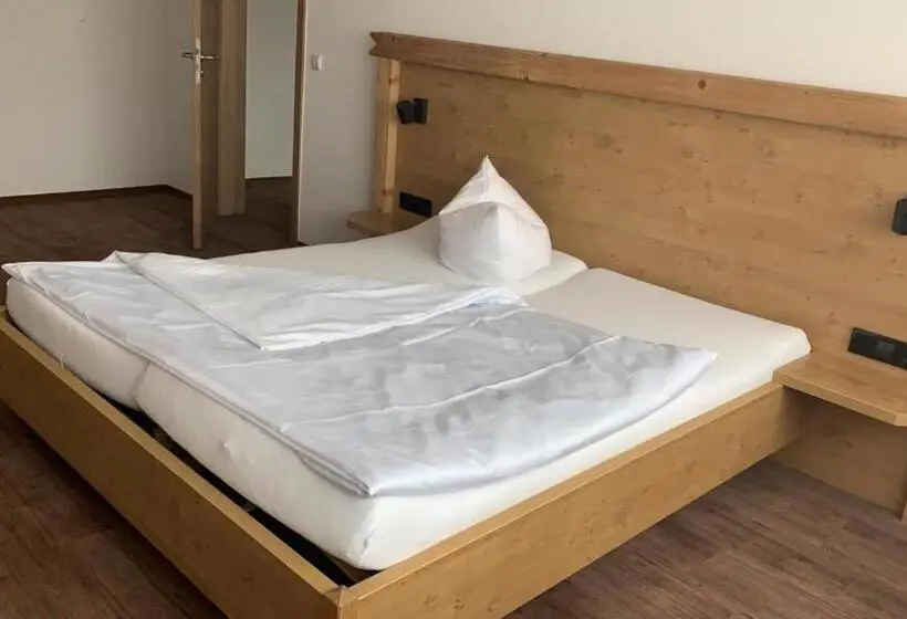 デラックスの４人部屋, Forsthof