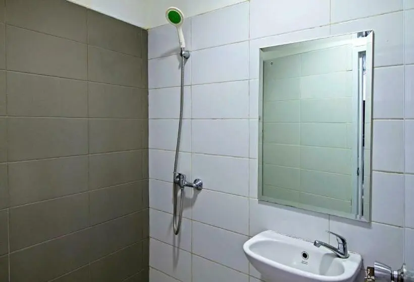 デラックスルーム, Reddoorz Plus @ Radio Dalam 2