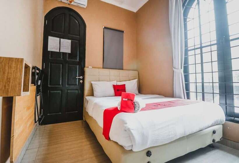 Номер Deluxe, Reddoorz Plus @ Radio Dalam 2