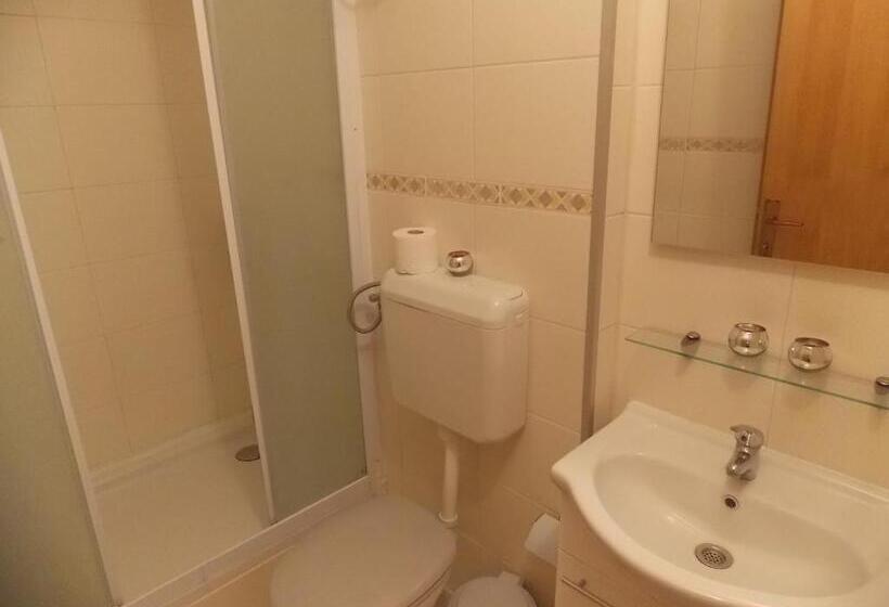 Standaard Studio, Rooms Valentino