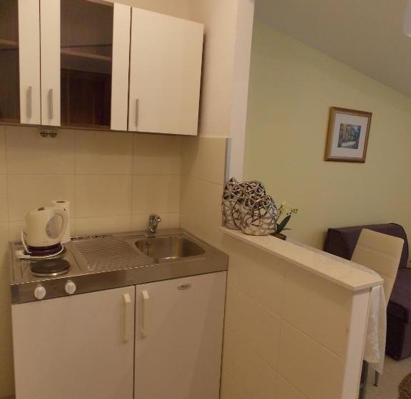 Standaard Studio, Rooms Valentino