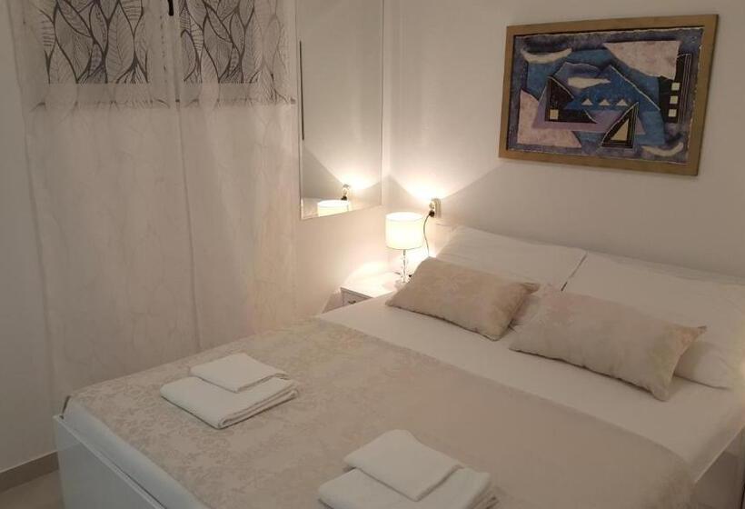 Economy Kamer, Rooms Valentino