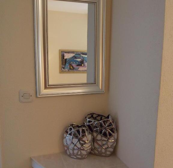 Economy Kamer, Rooms Valentino