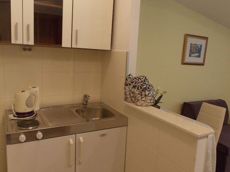 Standaard Studio, Rooms Valentino